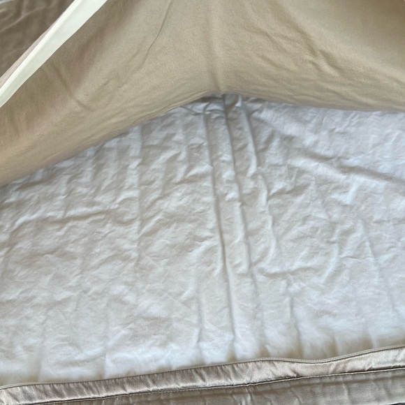 Ann Gish Silk Charmeuse Jumbo Pillow Sham Set Champagne Channel Quilt 29x35 FLAW - Picture 6 of 13